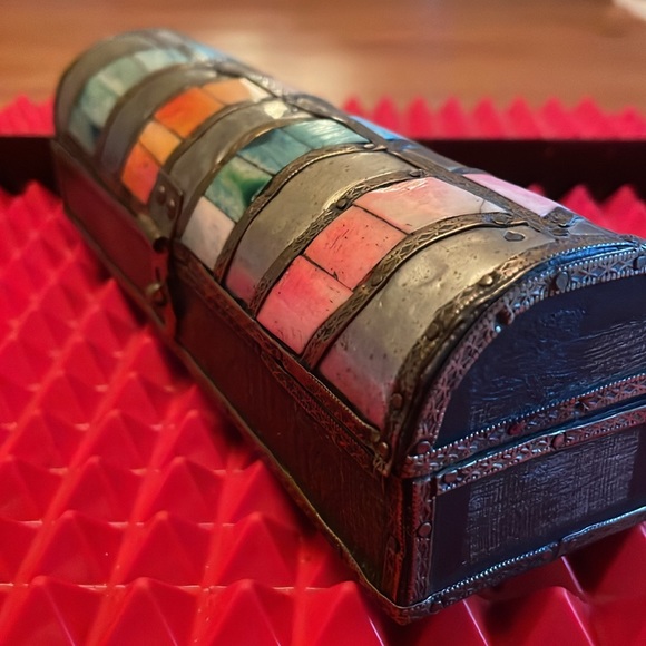 MULTI COLOURED STONE AND WOOD BOX - Picture 6 of 11